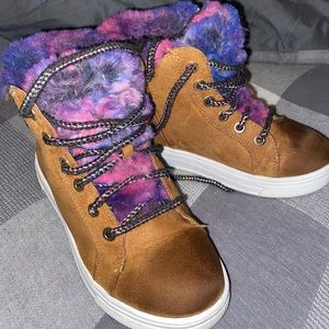 Girl’s STEVE MADDEN boot